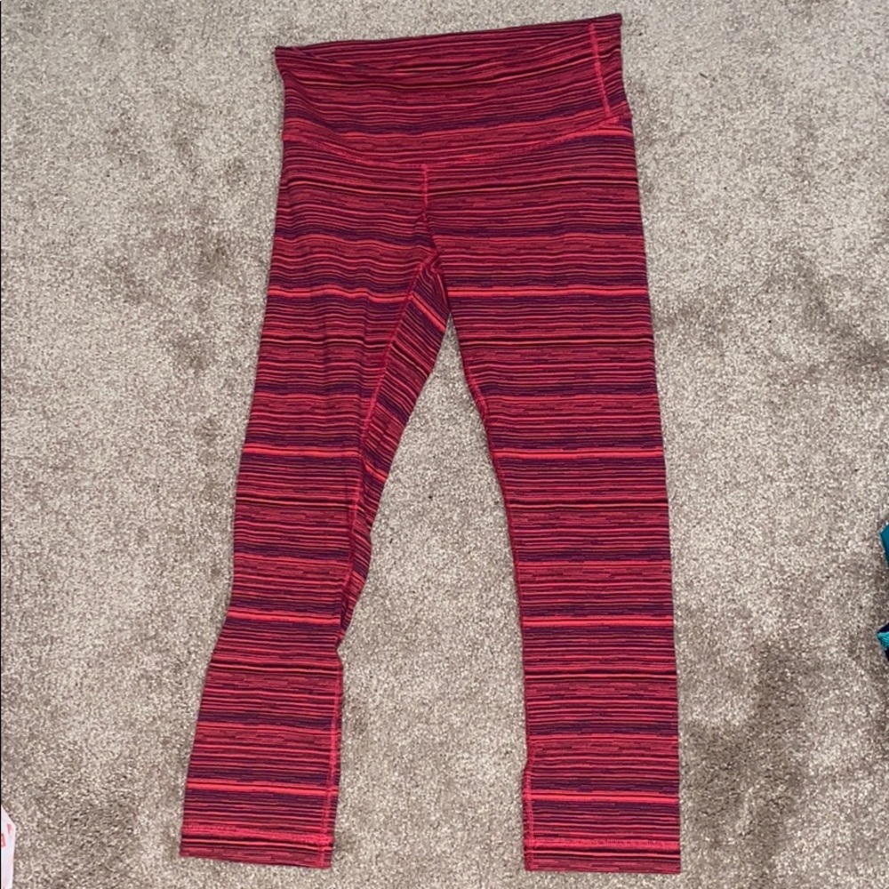 Lululemon Capri leggings! No damage good as new!!